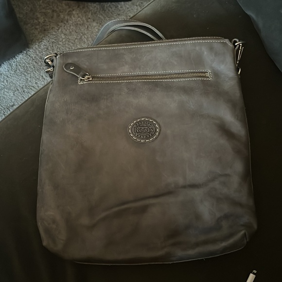 Roots Leather Charcoal Canadian Villager Tribe Crossbody Bag - Picture 8 of 16